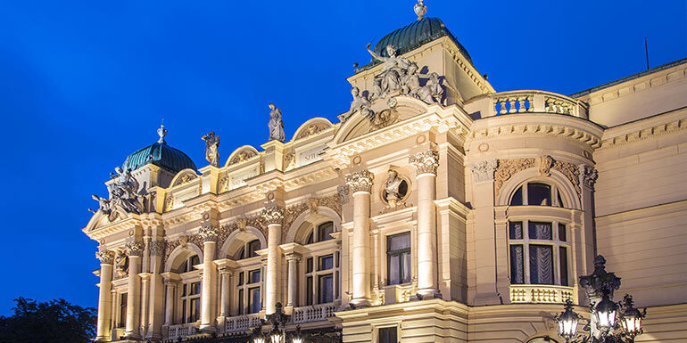 Everything-You-Need-to-Know-About-Outdoor-LED-Lighting-1